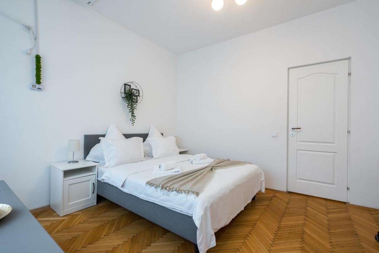 Aonia 2bdr - P-ta Romana View Appartamento *